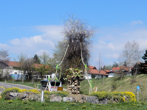 Kreiselkunstwerk in Bahnhofstrasse - Bächlingen - Haus in Scheidegg im Allgäu 