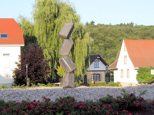 Kreiselkunstwerk in B10 - Pforzheimer Str. - Bockstalstraße - Industriestraße - Söllinger Str. in Kleinsteinbach 