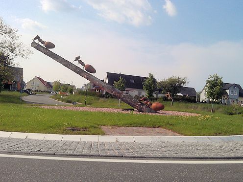 Kreiselkunstwerk in Burgstrasse - Dr. Levi-Straße in Pfalzgrafenweiler  