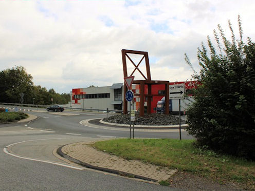 Kreiselkunstwerk in Wilhelmshöhe - Kreuztaler Straße in Freudenberg 