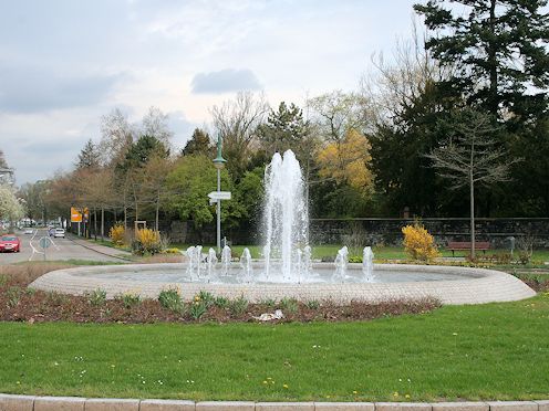 Kreiselkunstwerk in Dettinger Straße - Am Hauptbahnhof in Hanau 