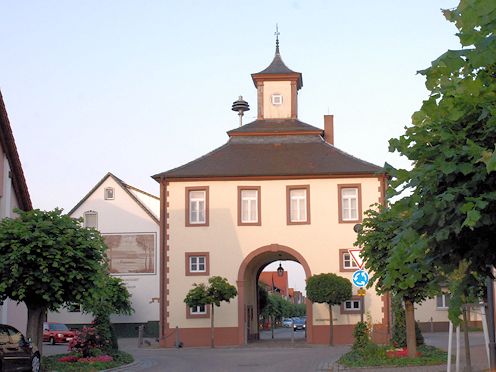 Kreiselkunstwerk in Amalienstr. - Rathausstr. in Karlsdorf-Neuthard  