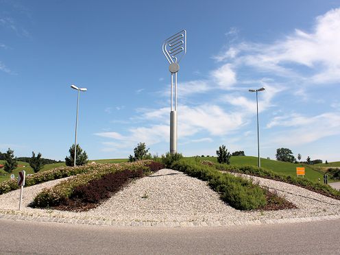 Kreiselkunstwerk in Hochwiesstrasse - St 2008 in Marktoberdorf 