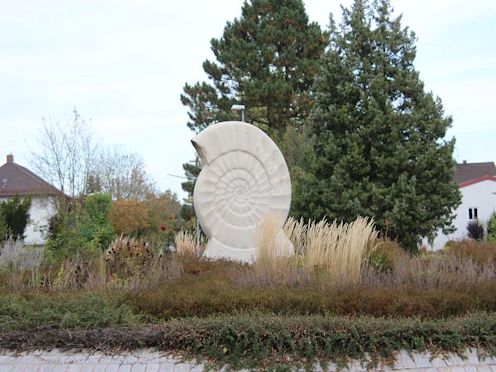 Kreiselkunstwerk in Nürnberger Straße - Bürgermeister-Döbler-Allee in Treuchtlingen 