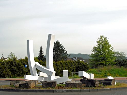 Kreiselkunstwerk in Südallee - Zeppelinstraße - In der Wässerscheid in Remagen 