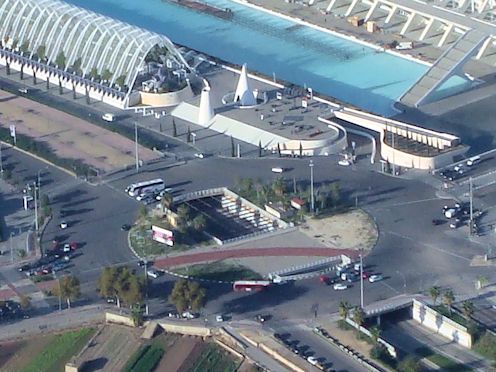 Kreiselkunstwerk in Camino de Las Moreras - Tunel de I'Autopista del Saler - Avinguda de I'Actor Antonio Ferrandis in Valencia 