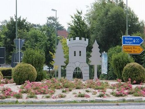 Kreiselkunstwerk in Augsburger Straße - Industriestraße - Aberthamer Straße in Burgau 