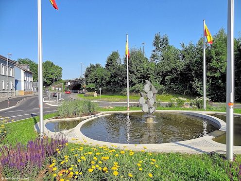 Kreiselkunstwerk in Louise-Seher-Str. - Wilhelmstr. - Am Bahndamm (B417) in Diez  