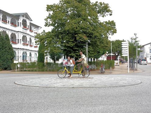 Kreiselkunstwerk in Berliner Straße - Poststraße - Alte Kirchstraße in Göhren auf Rügen 