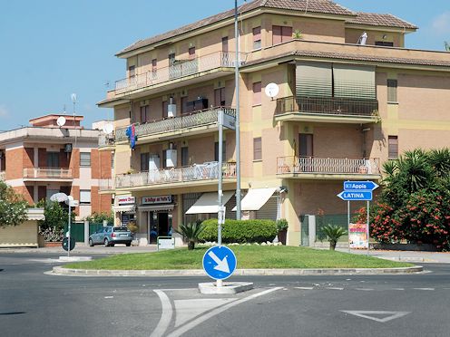 Kreiselkunstwerk in unbekannte Strassen in Pontinia  