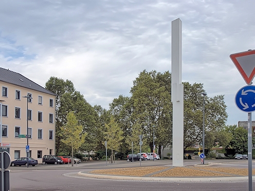 Kreiselkunstwerk in Dr. Manfred-Henrich-Platz - Bahnhofsallee - Bahnhofstraße - Am Bahndamm in Saarlouis-Roden 