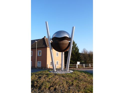 Kreiselkunstwerk in Möhnestr. - Sankt-Georg-Str. - Pater-Nikodemus-Str. in Warstein-Sichtigvor  