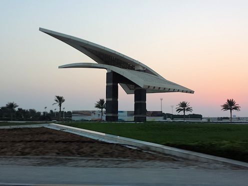 Kreiselkunstwerk in in Abu Dhabi-Dubai Rd - Abu Zabi 