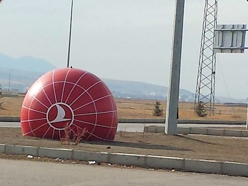 Kreiselkunstwerk in Kars-Erzican Yolu bei Erzurum in der Türkei 