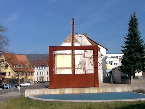 Kreiselkunstwerk in Hauptstrasse - Bergstrasse in Niefern-Öschelbronn 