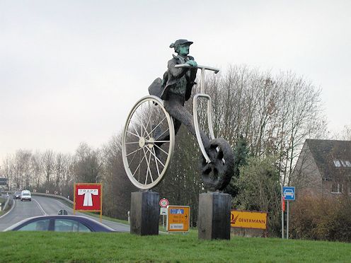 Kreiselkunstwerk in Dingdener Straße in Bocholt 