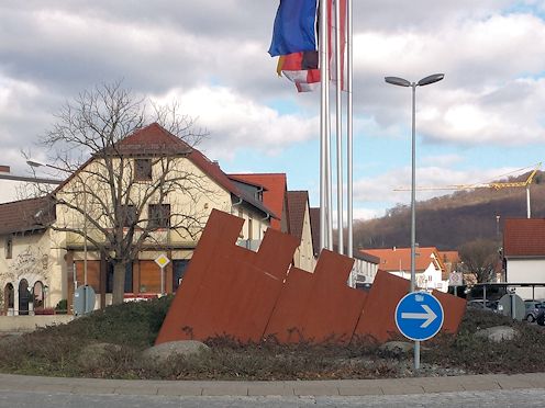 Kreiselkunstwerk in Benno Elkan-Allee - Bahnhofstraße - Alte Bergstraße - Zwingenberger Straße in Alsbach-Hähnlein  
