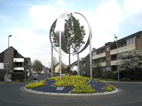 Kreiselkunstwerk in Hehnerholt - Immelmannstraße - Josef-Drauschke-Straße in Mönchengladbach-Holt 