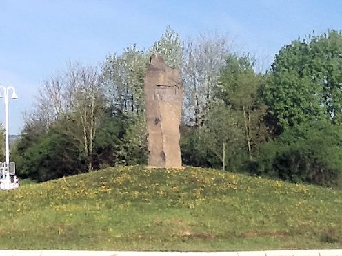 Kreiselkunstwerk in Am Bornpfad - Mainzer Straße in Rhens  