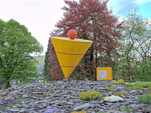 Kreiselkunstwerk in Paul-Magar-Platz, Schillerstr. - Güterstr. - Michael-Scherer-Str. in Konz 