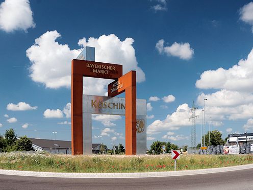 Kreiselkunstwerk in Bahnhofstaße - Ingolstädter Straße zwischen Kösching und Lenting 