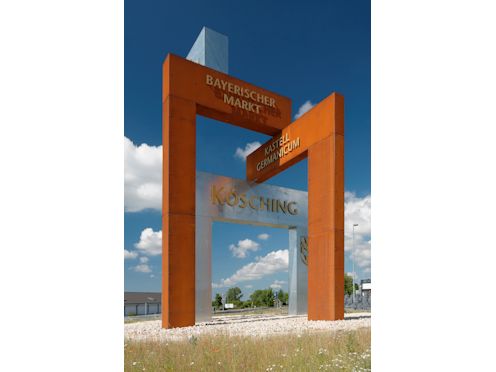 Kreiselkunstwerk in Bahnhofstaße - Ingolstädter Straße zwischen Kösching und Lenting 