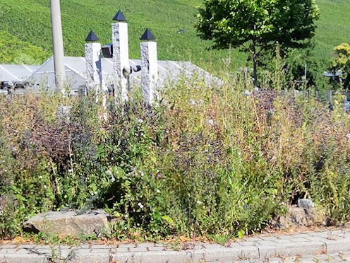 Kreiselkunstwerk in Augsburgerstraße - Schillerweg in Stuttgart-Untertürkheim 