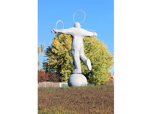 Kreiselkunstwerk in Bobinger Straße in Königsbrunn 