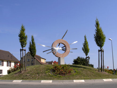 Kreiselkunstwerk in Ludwigstraße–Albert-Einstein-Allee-Mühlstraße in Waldsee 