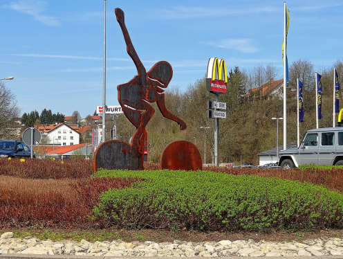 Kunst im Kreisverkehr in Nonnweiler-Otzenhausen