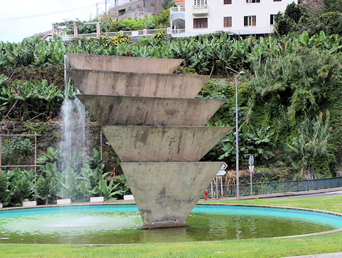 Kreiselkunstwerk in Estrada do V Centenario - ER 101 in Ponta do Sol 