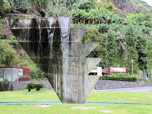 Kreiselkunstwerk in Estrada do V Centenario - ER 101 in Ponta do Sol 