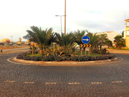 Kunst im Kreisverkehr in der Republik Kap Verde in Santa Maria