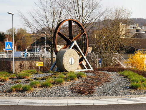 Kunst im Kreisverkehr in 64367 Mühltal, Nieder-Ramstadt an der Rheinstraße