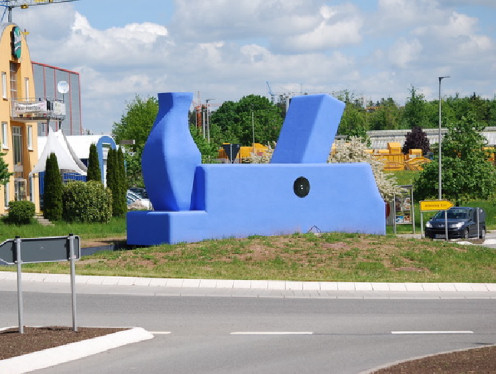 Kunst im Kreisverkehr in Pfalzgrafenweiler (BW), Hauptstraße - Wankelstraße - Daimlerstraße