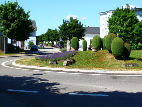 Kunst im Kreisverkehr in Unterensingen, Gassenäcker - Seerosenstraße - Esslinger Straße