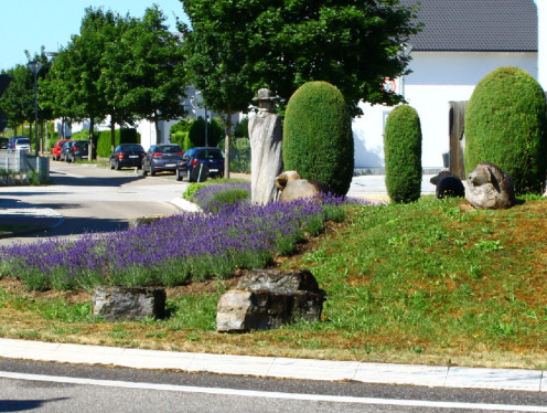 Kunst im Kreisverkehr in Unterensingen, Gassenäcker - Seerosenstraße - Esslinger Straße
