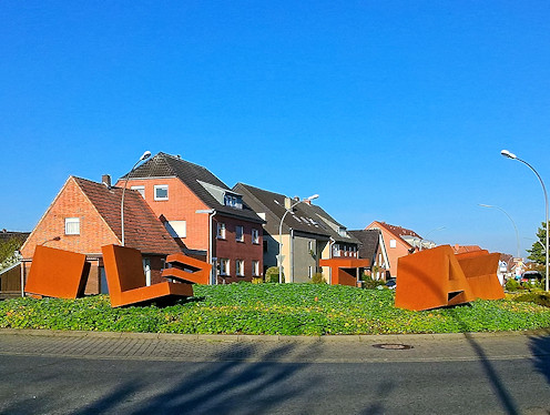 Kunst im Kreisverkehr in Lingen-Laxten