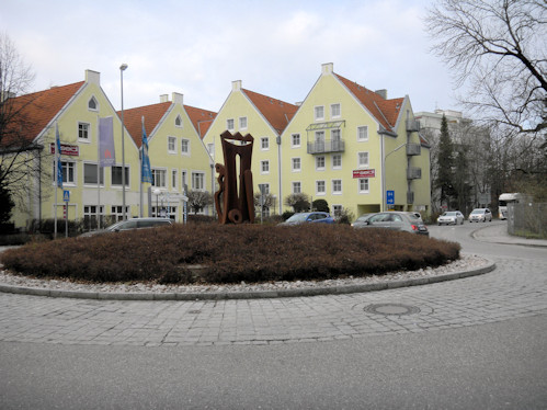Kunst im Kreisverkehr in Puchheim 