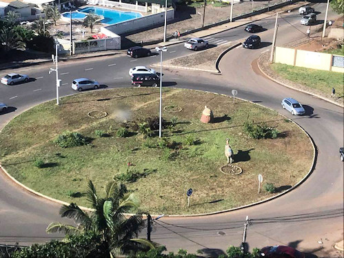 Kunst im Kreisverkehr in Av. da Marginal - R. Jose Craveirinha - Rua Teneente General Osvaldo Tanzama in Maputo