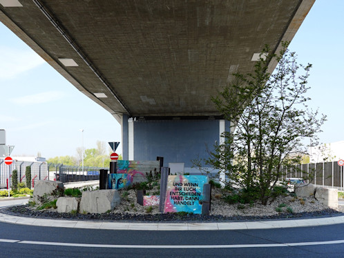 Kunst im Kreisverkehr in Raunheim