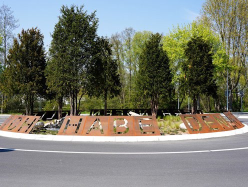 Kunst im Kreisverkehr in Raunheim