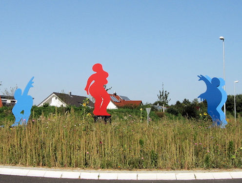 Kunst im Kreisverkehr in Gögglingen Illerkirchberg Str. - Riedlenstr. - Beim Brückle